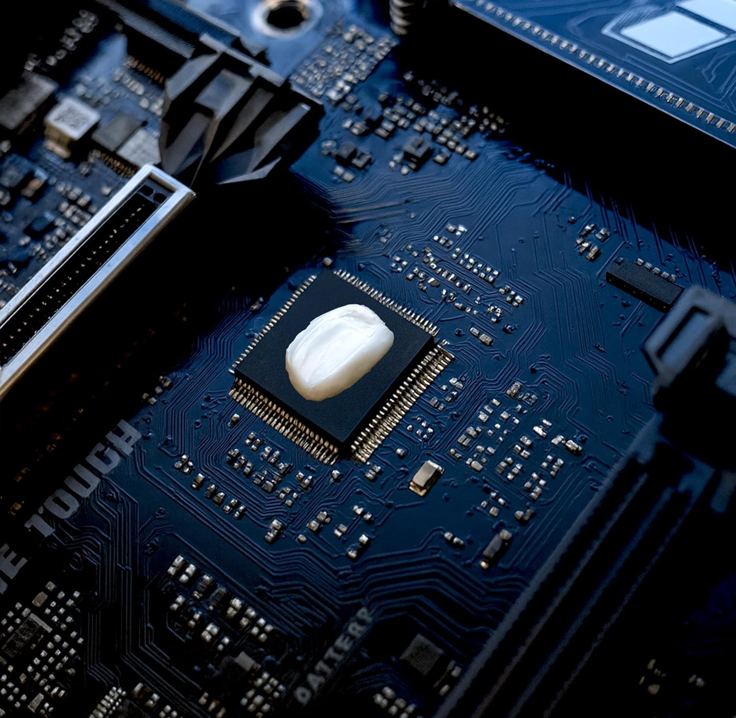 HighTechCOM 2W/mK Wärmeleitkleber, Flüssig 100g - Ultimativer Kühlkörperkleber für Heatsink, LED, RAM, GPU & Leistungselektronik, Silikon mit Aluminiumbestandteilen